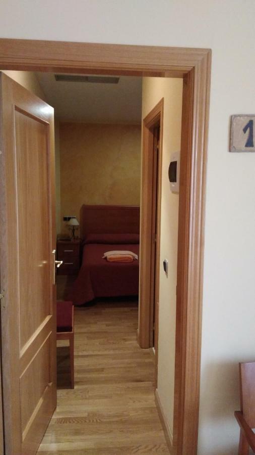 Deluxe Room (1 adult + 2 children),860291240:JPEG